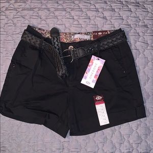 One5One 151 black shorts size 14